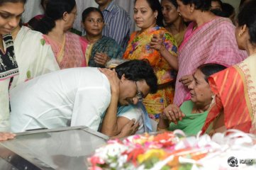 Celebrities Pay Homage To Edida Nageswara Rao